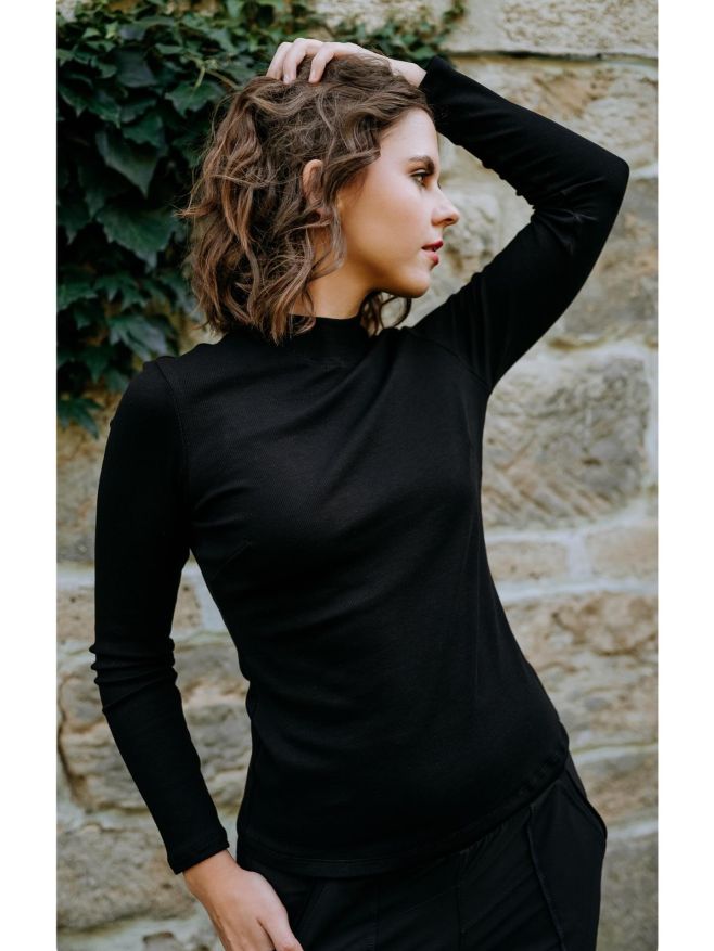 Dnes máme úterý a Váš plán dne je zastavit se okouknout novinky a taky skorovánoční výlohu, kterou jsem nezvykle vyzdobila...